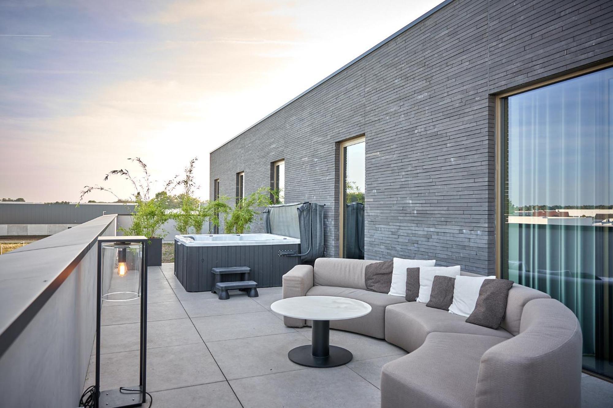 Kaoz Highstreet The Luxury Loft Apartment Hoogstraten Bagian luar foto
